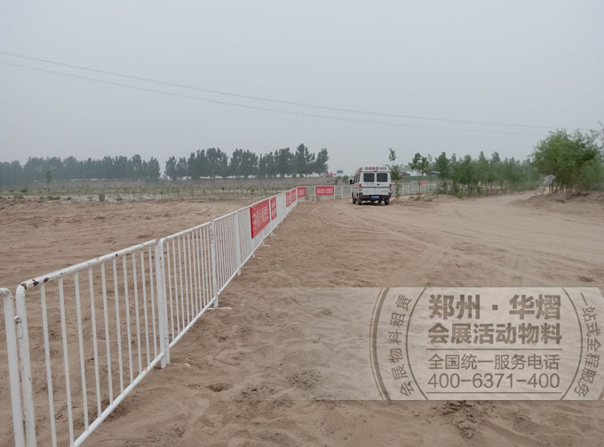 白色铁马